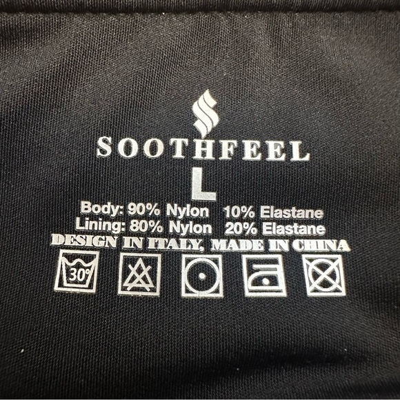 Soothfeel Black Double-Layer Athletic Shorts with Reflective Details - Picture 3 of 5